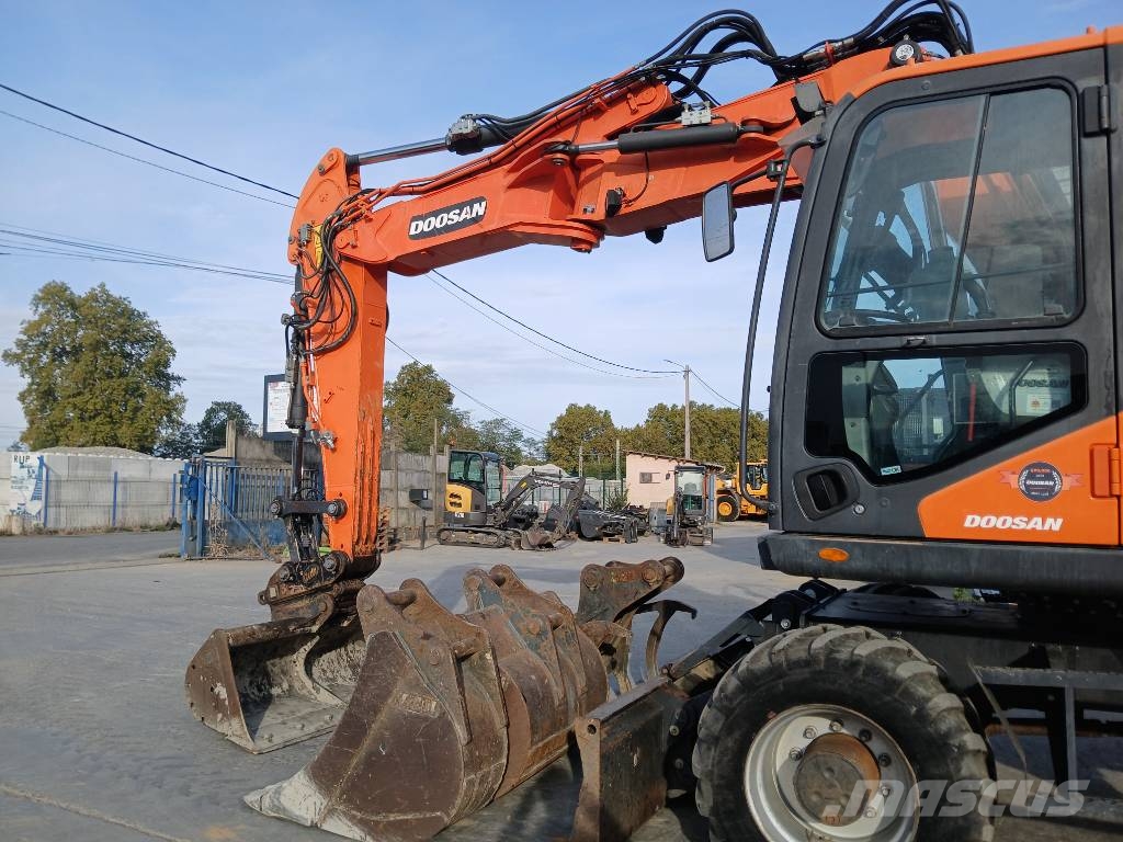 Doosan DX 140 W-5 Pelle sur pneus