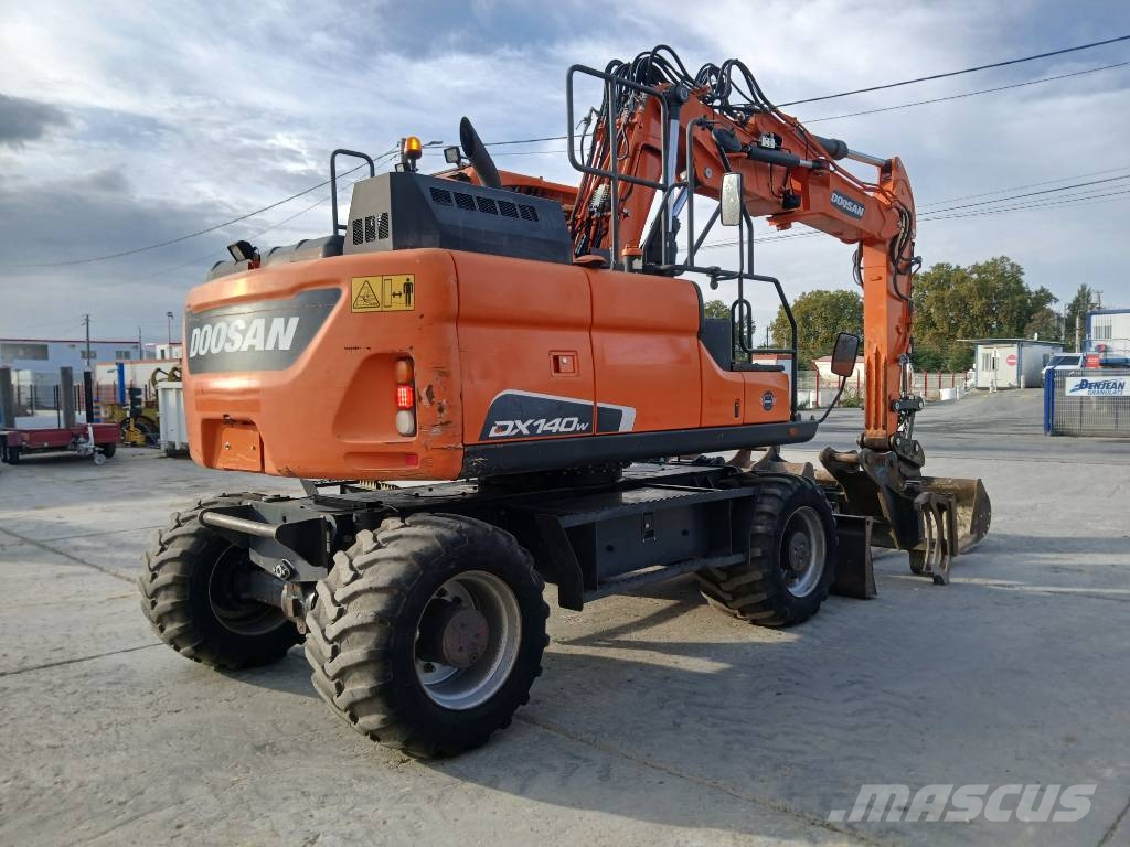 Doosan DX 140 W-5 Pelle sur pneus