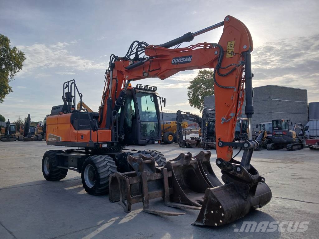 Doosan DX 140 W-5 Pelle sur pneus