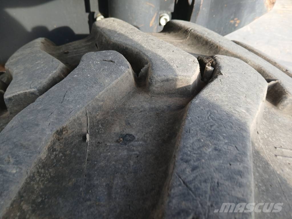 Doosan DX 140 W-5 Pelle sur pneus