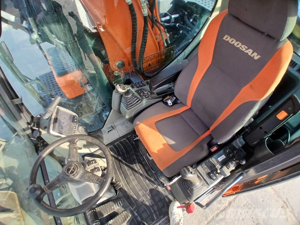 Doosan DX 140 W-5 Pelle sur pneus