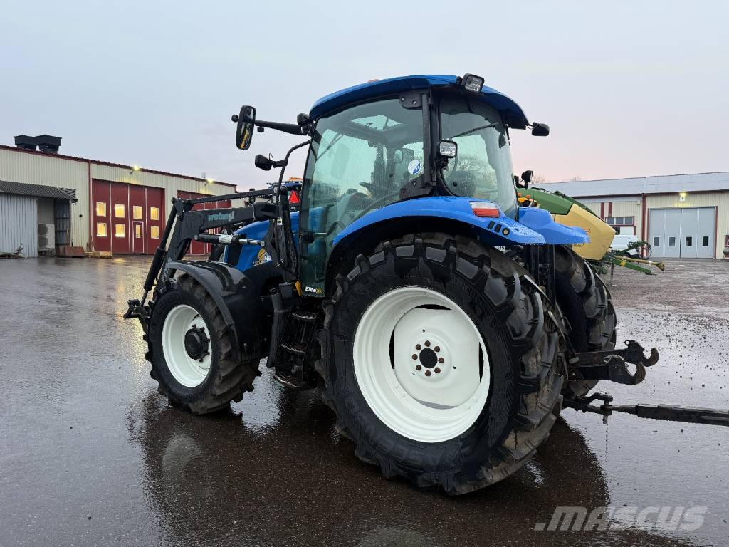 New Holland T 6020 Tractoren