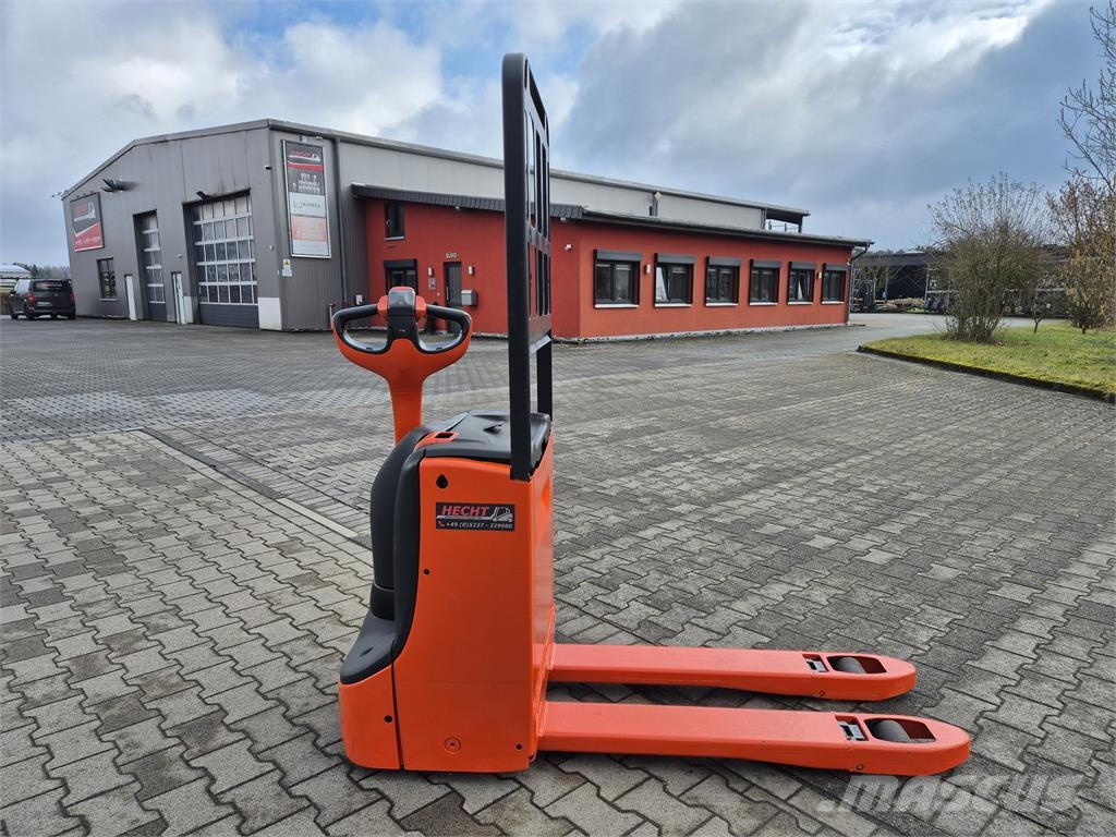 Linde T20 Pedestrian stacker