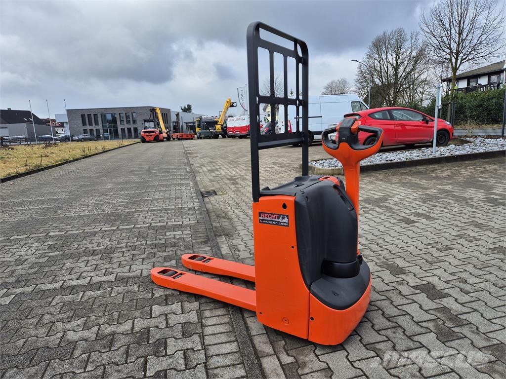 Linde T20 Pedestrian stacker