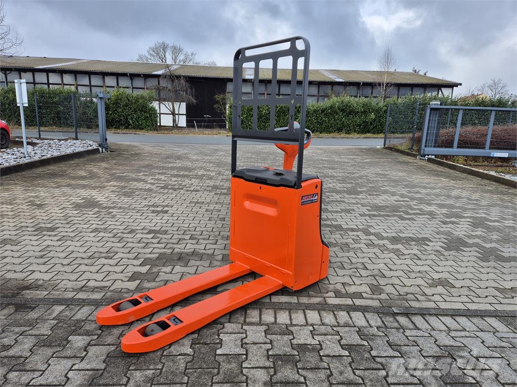 Linde T20 Pedestrian stacker