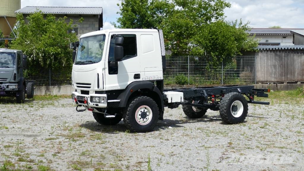 Iveco 100E22 Expedition *Einzelsitze* Klima* Standhei* نصف مقطورات مسطحة / مفصلية الجوانب