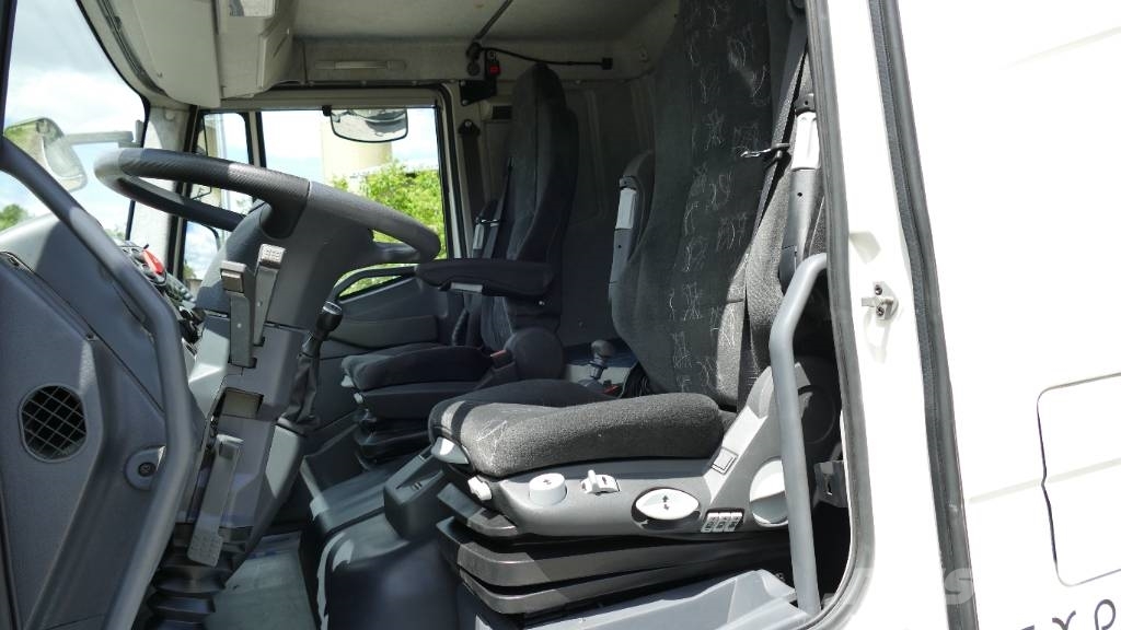 Iveco 100E22 Expedition *Einzelsitze* Klima* Standhei* نصف مقطورات مسطحة / مفصلية الجوانب