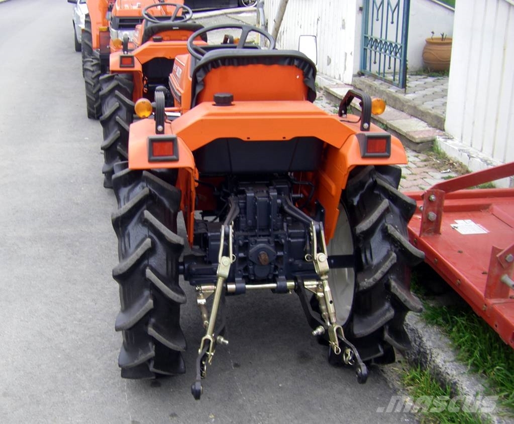 Kubota BULLTRA B 1-15 الجرارات