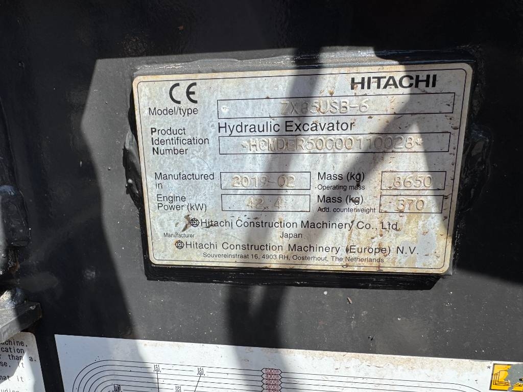 Hitachi ZX85USB-6 中型挖掘机