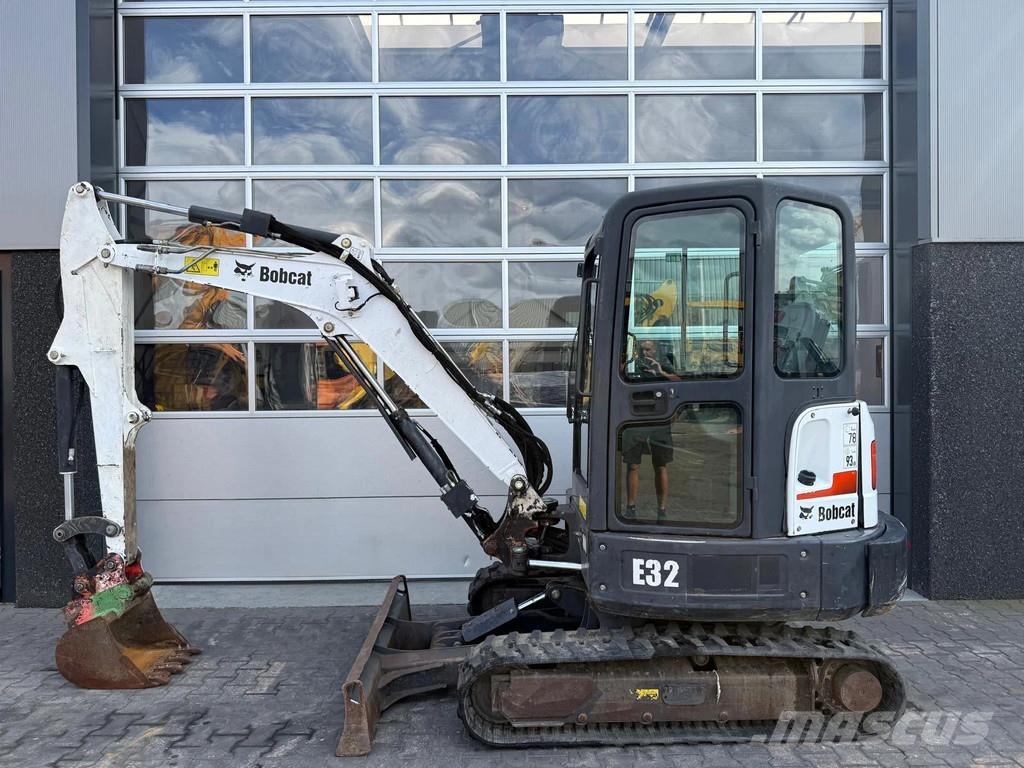 Bobcat E32 Mini rýpadla < 7t