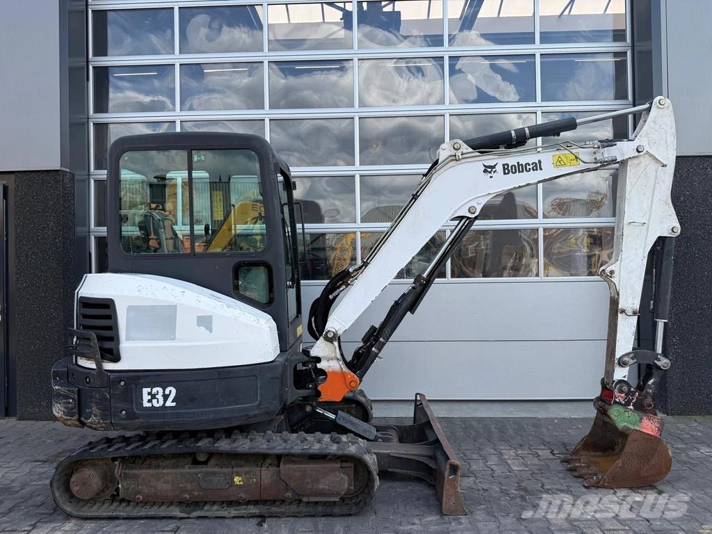 Bobcat E32 Mini rýpadla < 7t