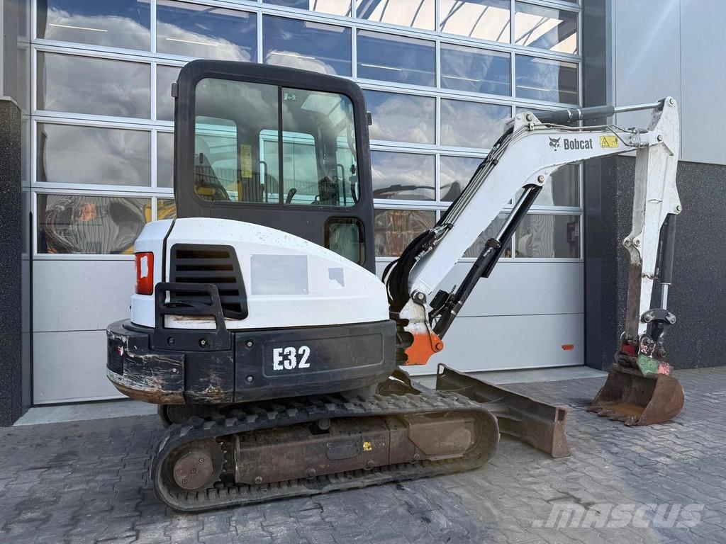 Bobcat E32 Mini rýpadla < 7t
