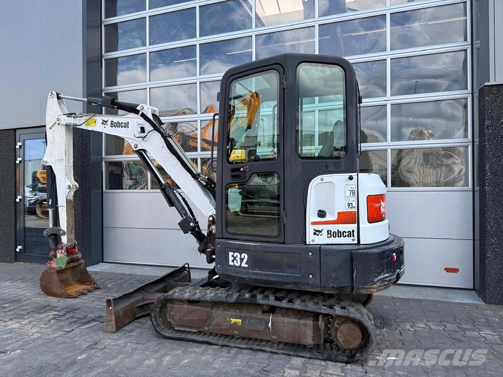 Bobcat E32 Mini rýpadla < 7t