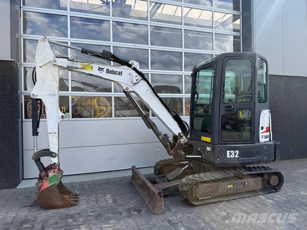 Bobcat E32 Mini rýpadla < 7t