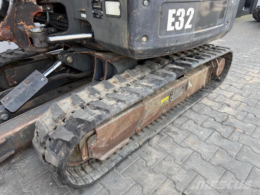 Bobcat E32 Mini rýpadla < 7t