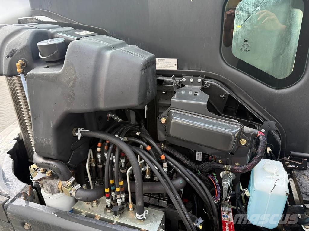 Bobcat E32 Mini rýpadla < 7t