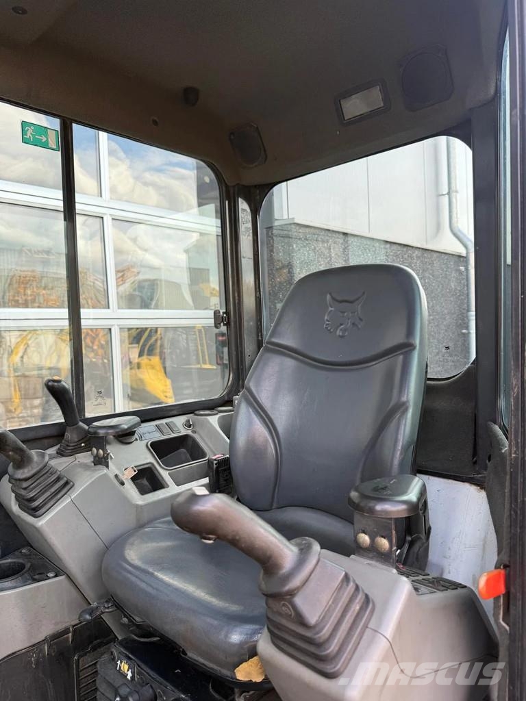 Bobcat E32 Mini rýpadla < 7t