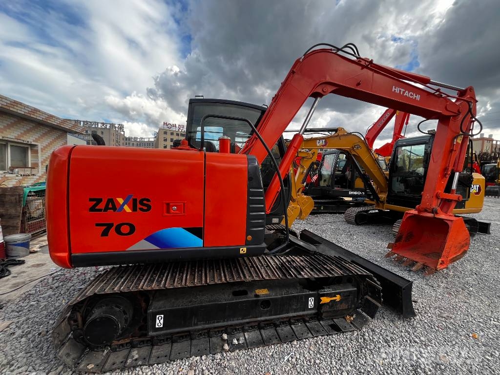 Hitachi ZX 70 Mini bagri <7t