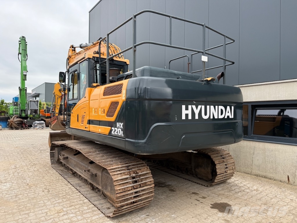 Hyundai HX 220 L - HX220L - HX 220 حفارات زحافة