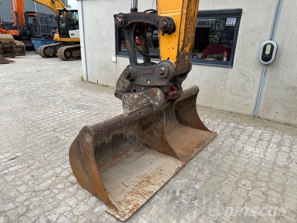 Hyundai HX 220 L - HX220L - HX 220 حفارات زحافة