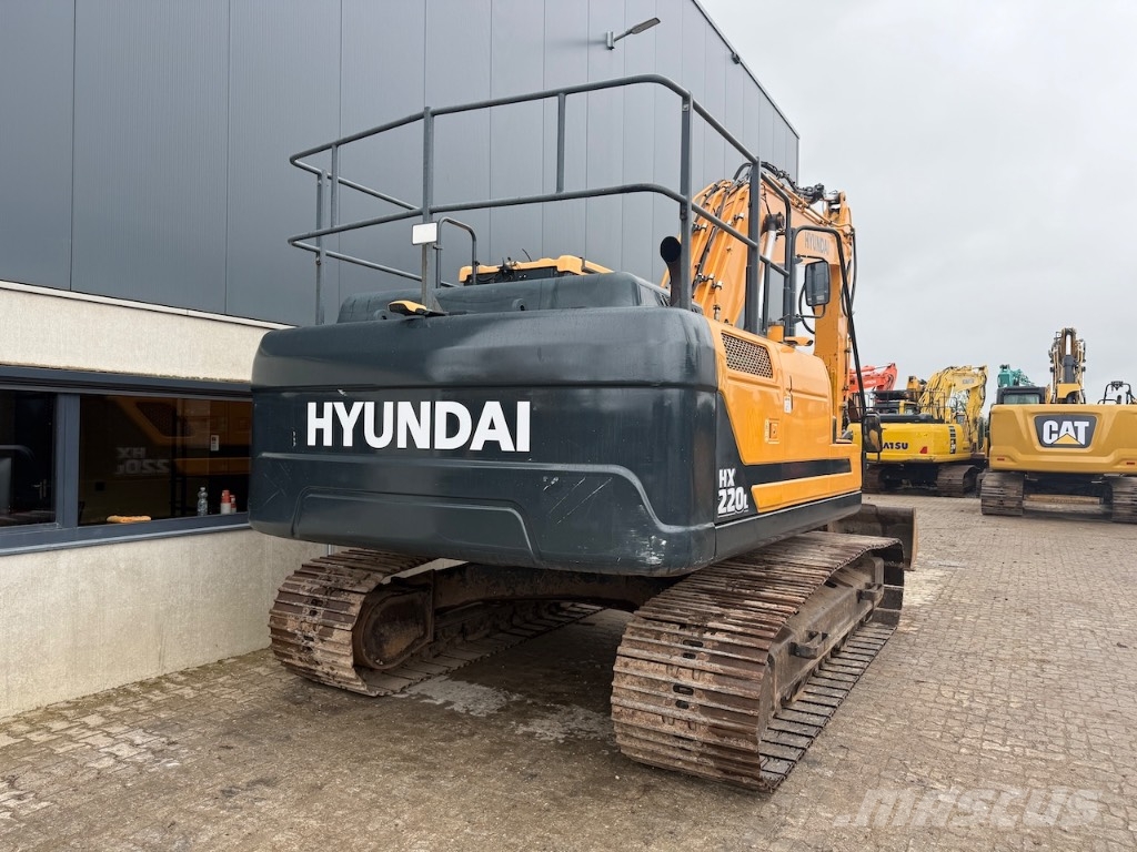 Hyundai HX 220 L - HX220L - HX 220 حفارات زحافة