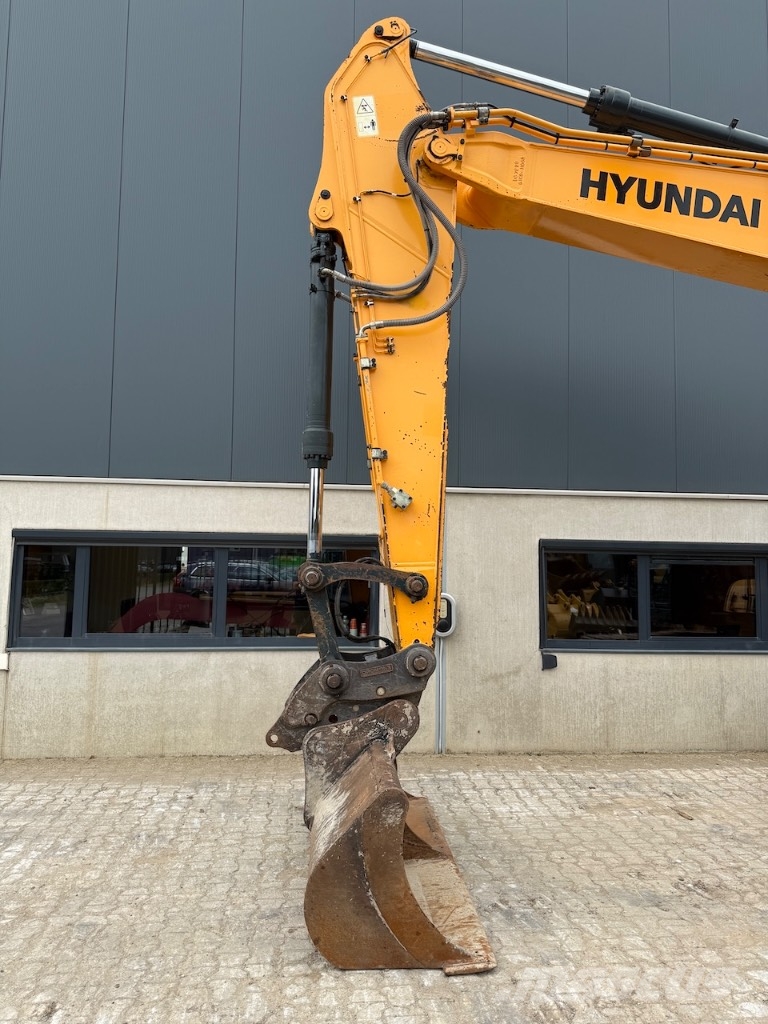 Hyundai HX 220 L - HX220L - HX 220 حفارات زحافة