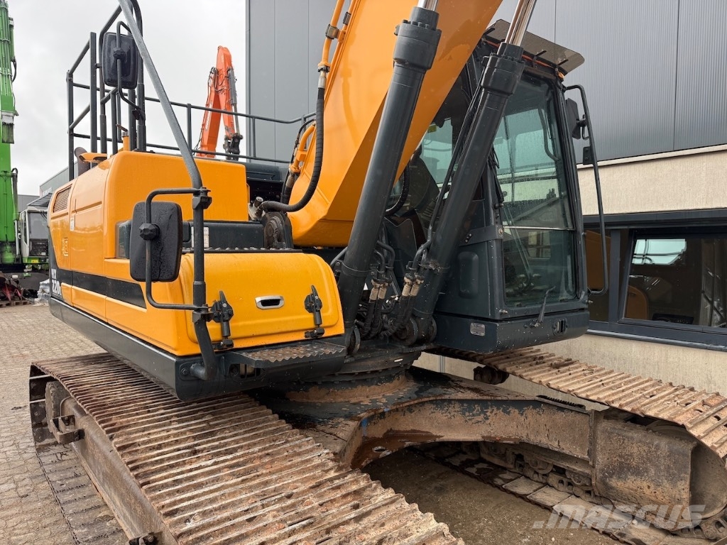 Hyundai HX 220 L - HX220L - HX 220 حفارات زحافة