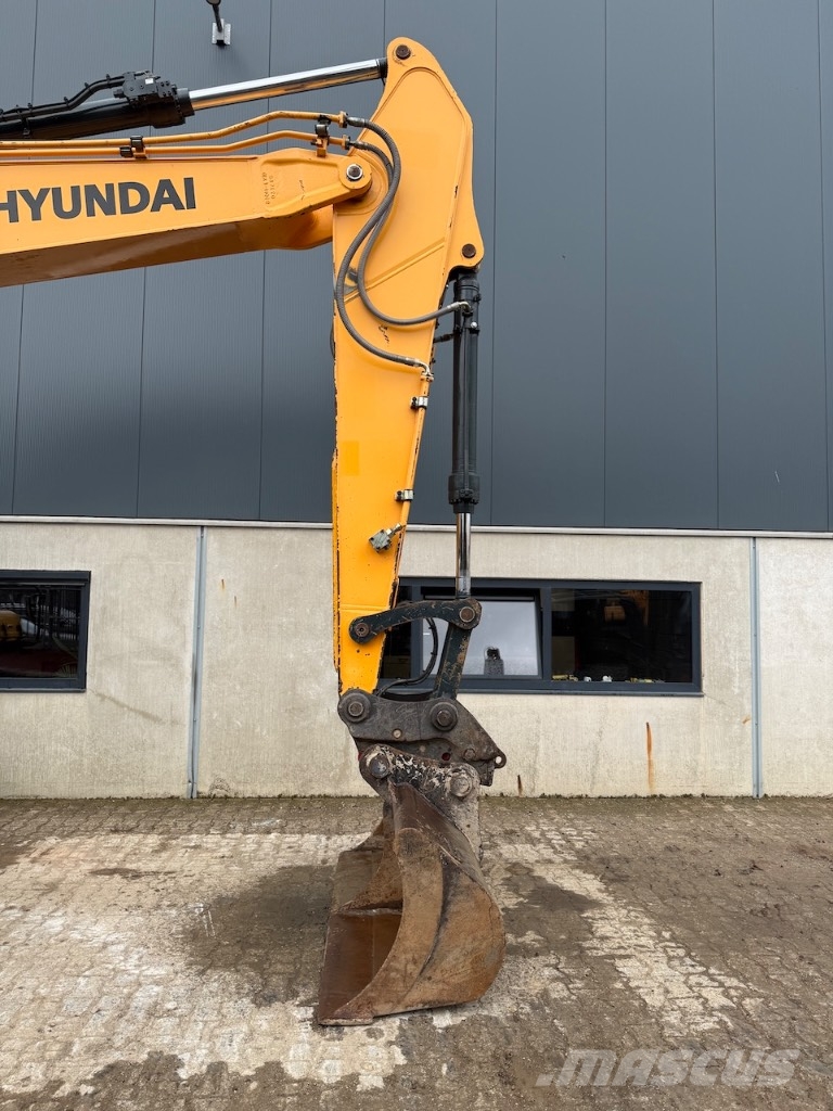 Hyundai HX 220 L - HX220L - HX 220 حفارات زحافة