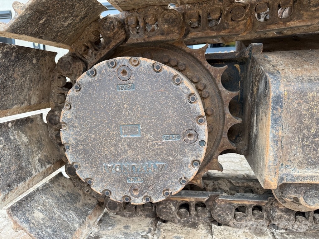 Hyundai HX 220 L - HX220L - HX 220 حفارات زحافة
