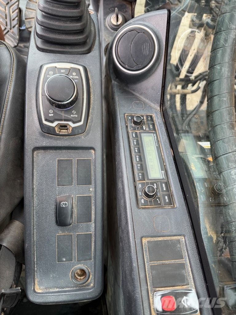 Hyundai HX 220 L - HX220L - HX 220 حفارات زحافة