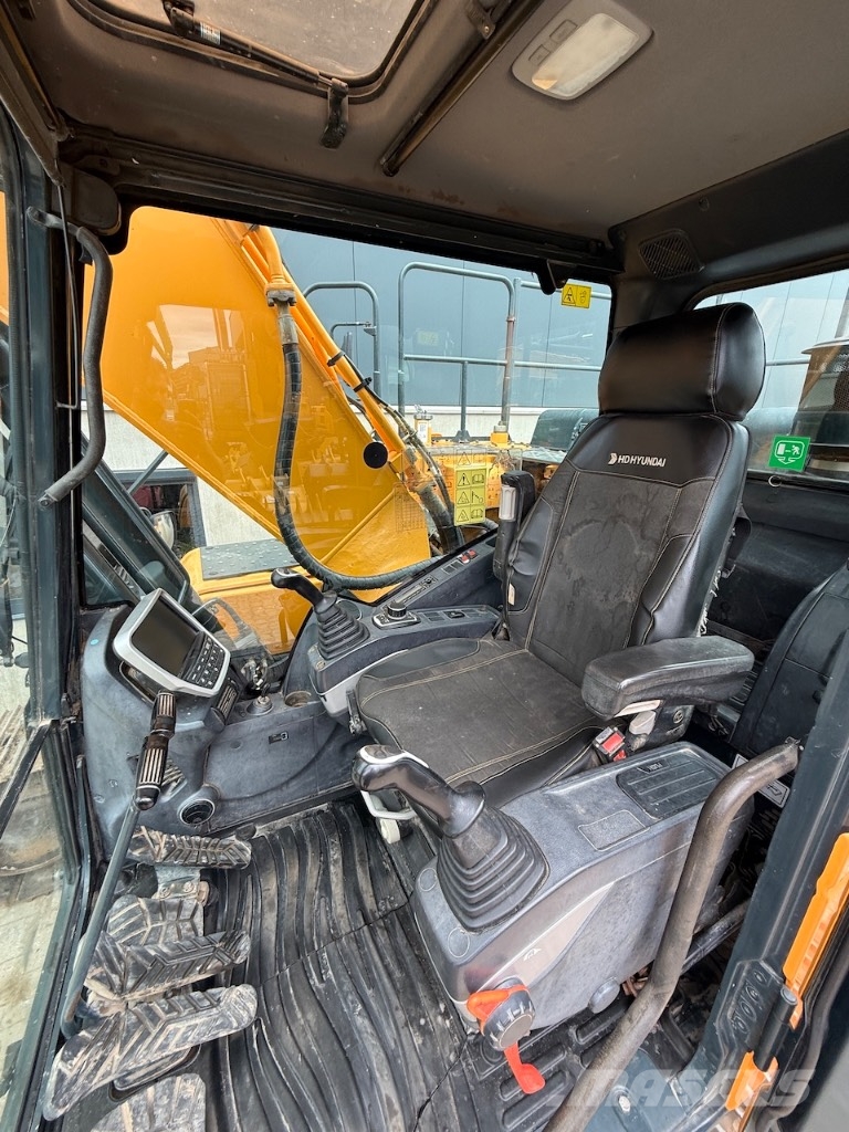 Hyundai HX 220 L - HX220L - HX 220 حفارات زحافة