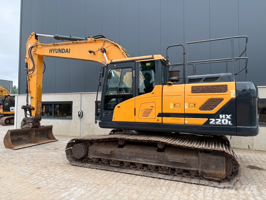 Hyundai HX 220 L - HX220L - HX 220 حفارات زحافة