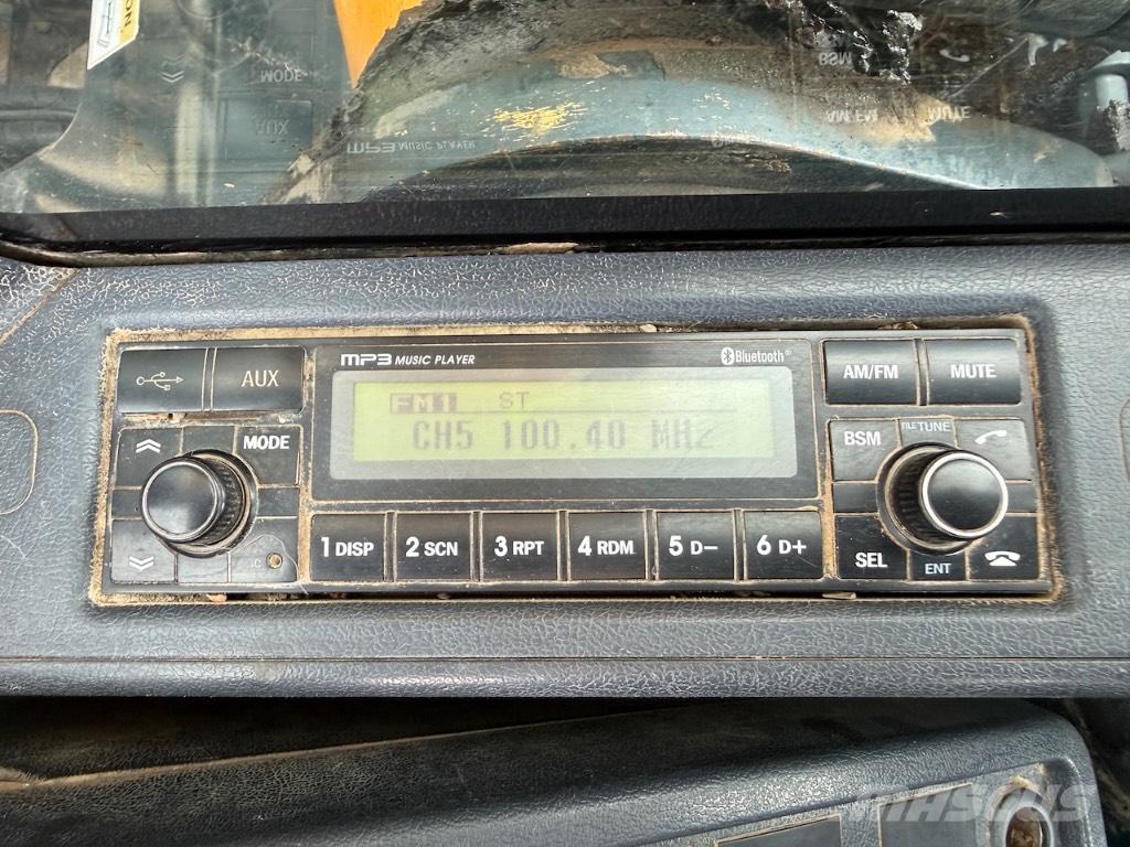 Hyundai HX 220 L - HX220L - HX 220 حفارات زحافة