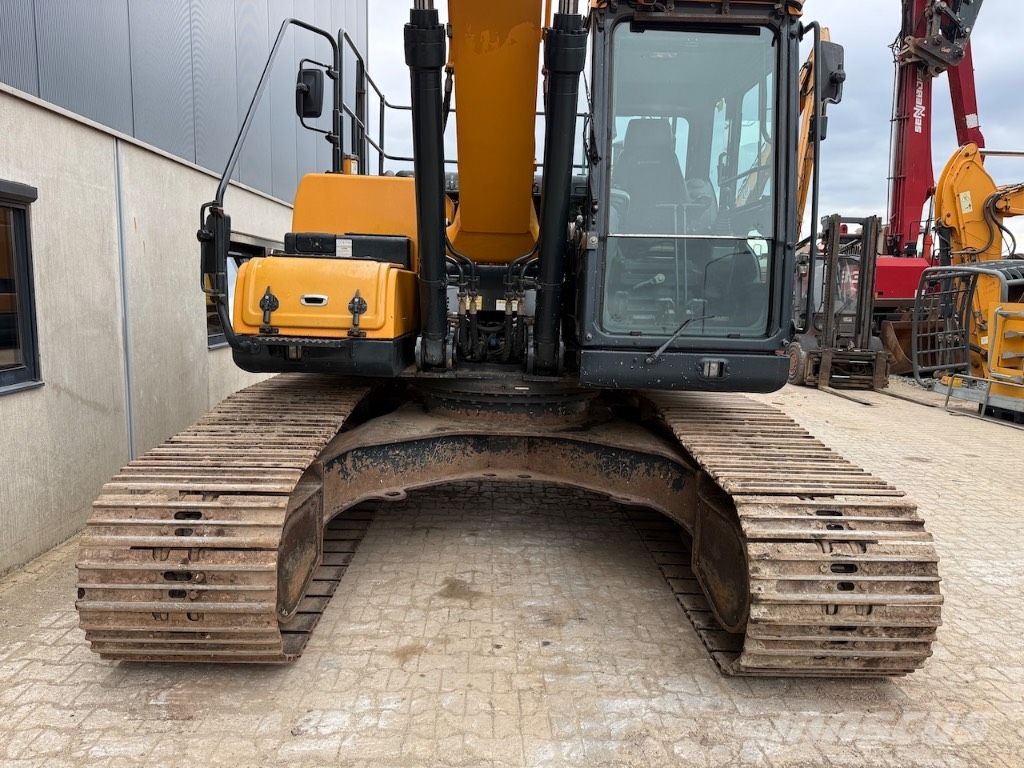 Hyundai HX 220 L - HX220L - HX 220 حفارات زحافة