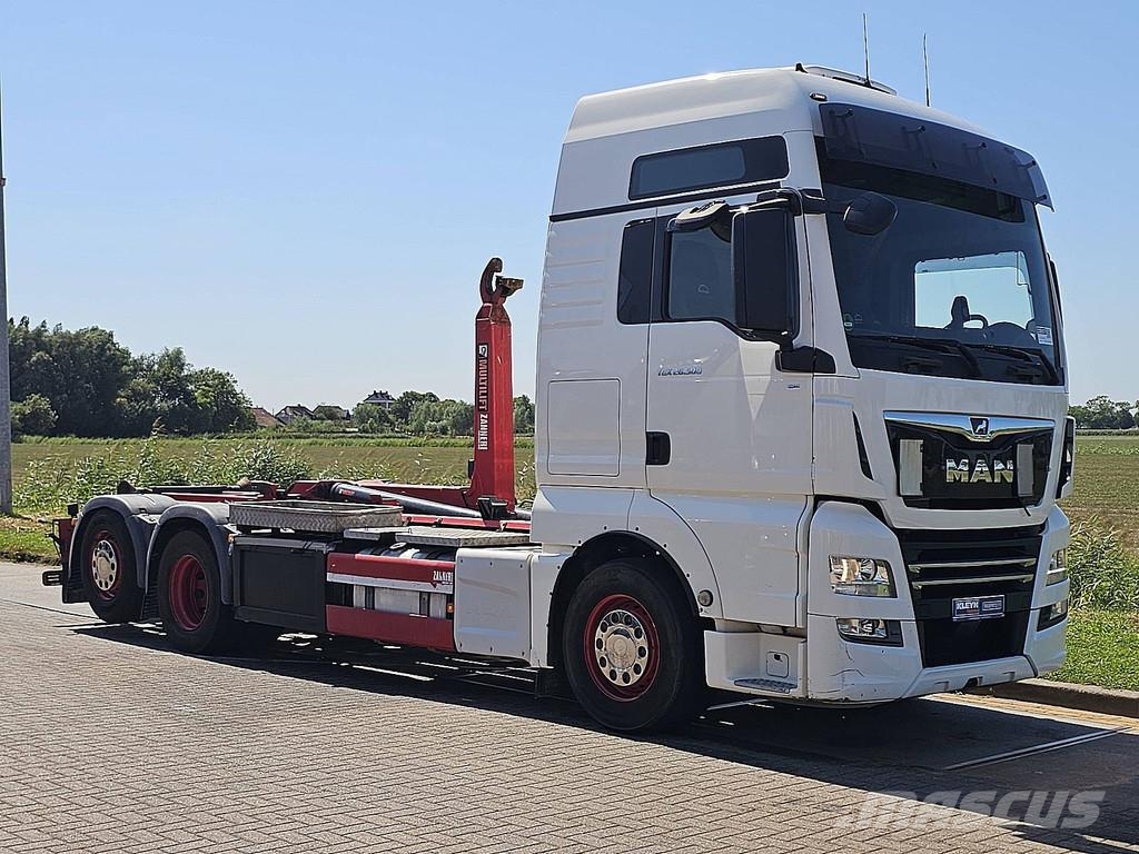 MAN 26.500 TGX XXL 6X2-4 INTARDER Rol kiper kamioni sa kukom za podizanje tereta