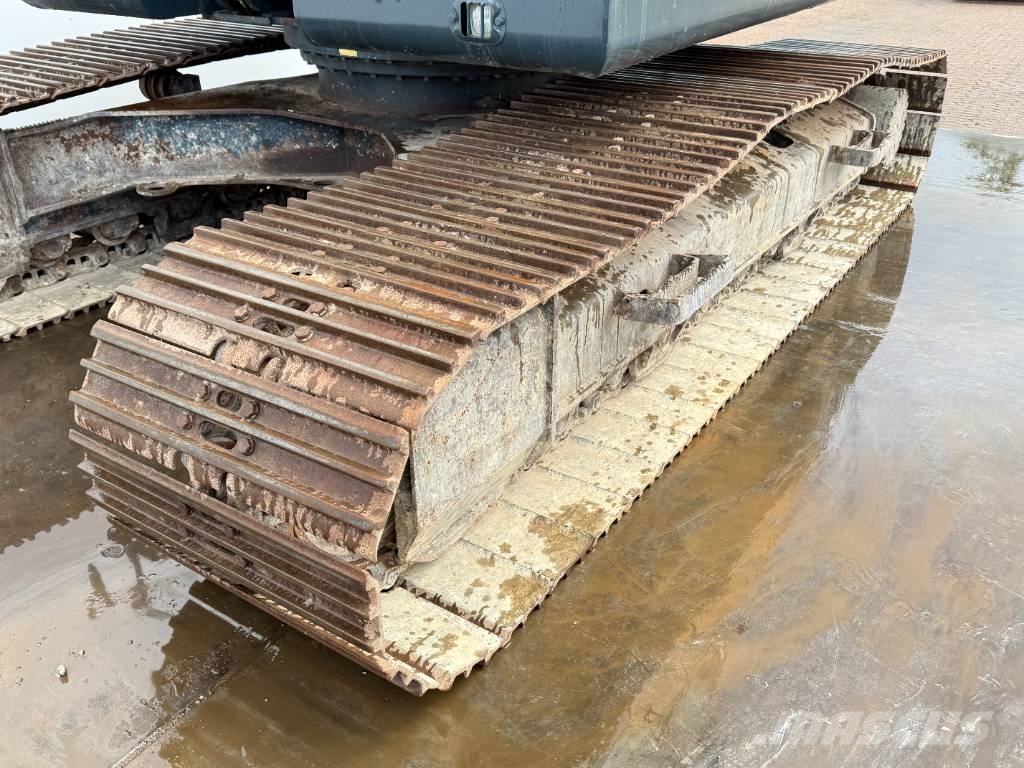 Hyundai HX220L - 360° Camera / Automatic Greasing Rupsgraafmachines