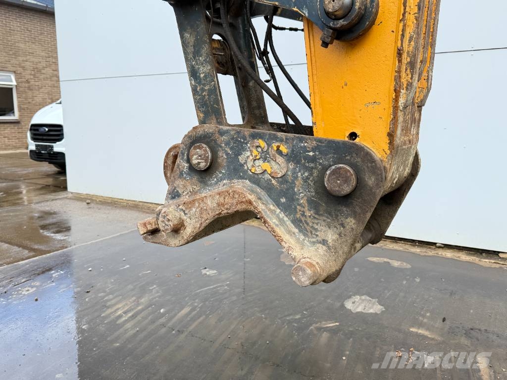 Hyundai HX220L - 360° Camera / Automatic Greasing Rupsgraafmachines