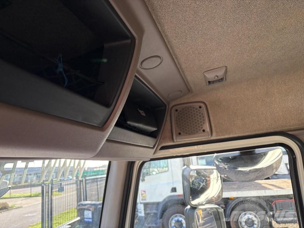 DAF CF 230 + 12 TON + DHOLLANDIA LOADLIFT + EURO 6 Bakwagens met gesloten opbouw