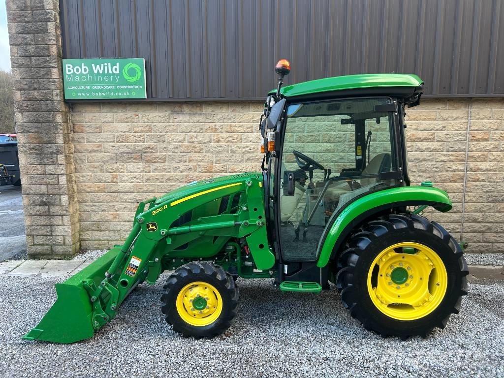 John Deere 3046R Trattori