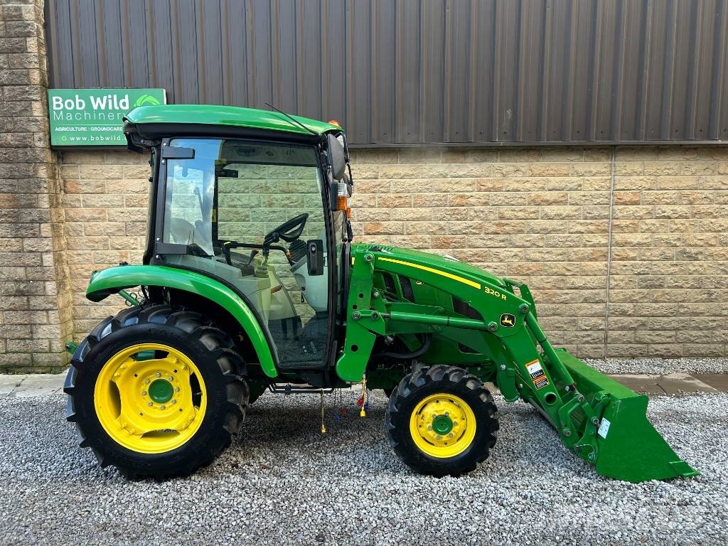 John Deere 3046R Trattori