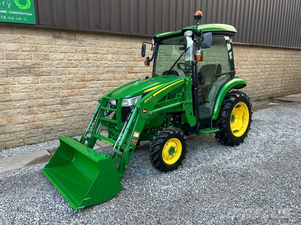 John Deere 3046R Trattori
