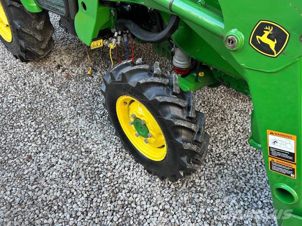 John Deere 3046R Trattori