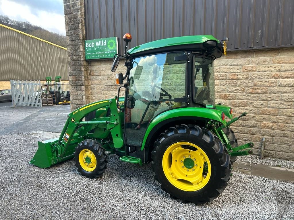John Deere 3046R Trattori