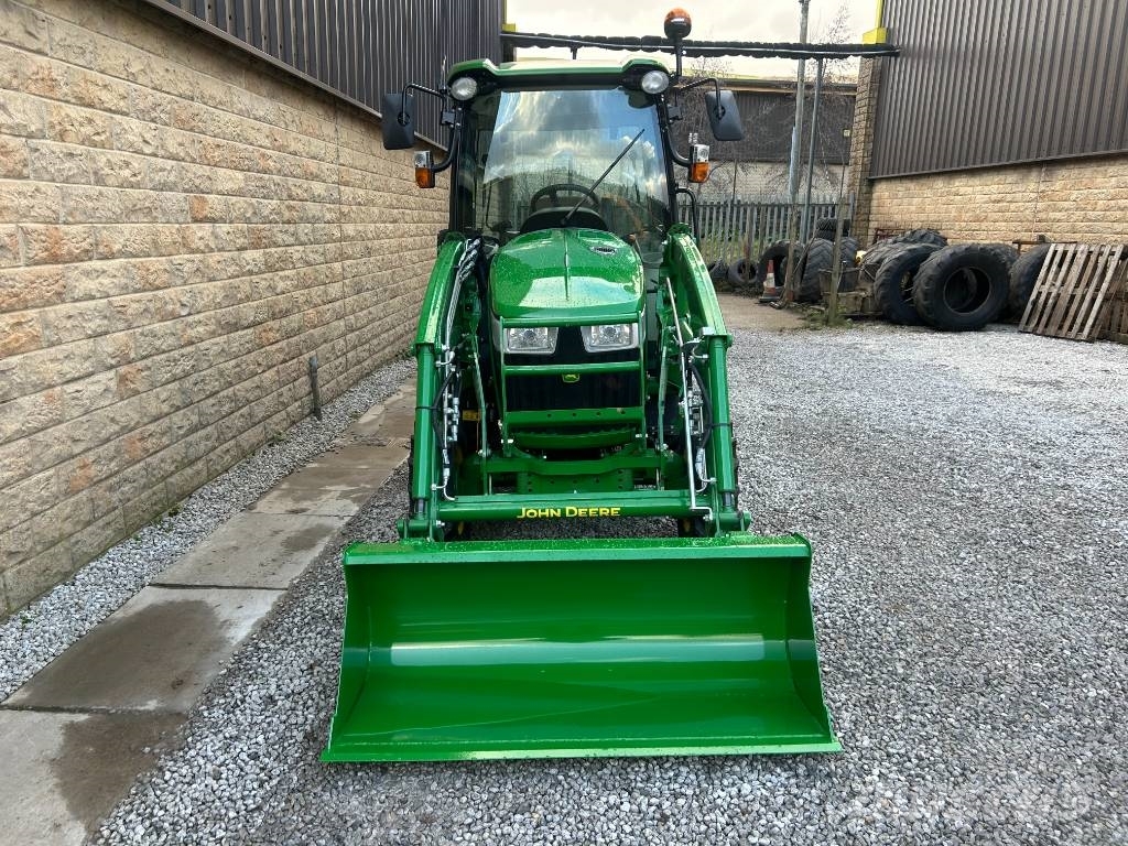 John Deere 3046R Trattori
