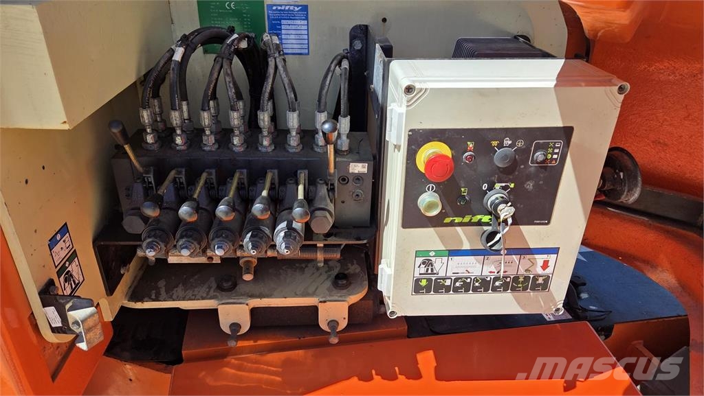  [div] Niftylift HR15NE 其他物料運輸工具