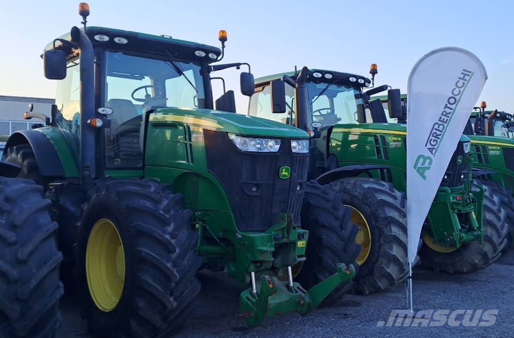 John Deere 7230 R Traktorit
