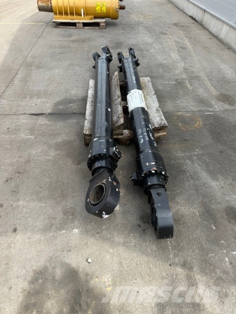 CAT LARGE HYDRAULIC CYLINDER WEIGHT 800 KG Hydraulics