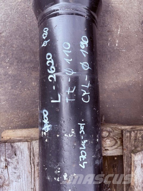 CAT LARGE HYDRAULIC CYLINDER WEIGHT 800 KG Hydraulics