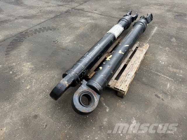 CAT LARGE HYDRAULIC CYLINDER WEIGHT 800 KG Hydraulics