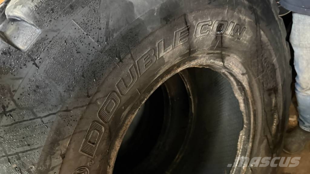 Volvo BM tires for wheel loader الإطارات والعجلات والحافات